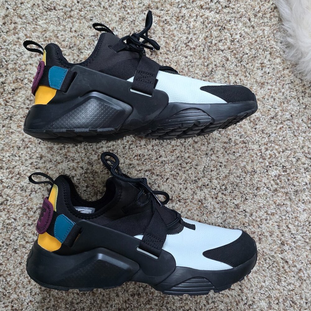 NIKE - Nike Air Huarache City Low Size 10